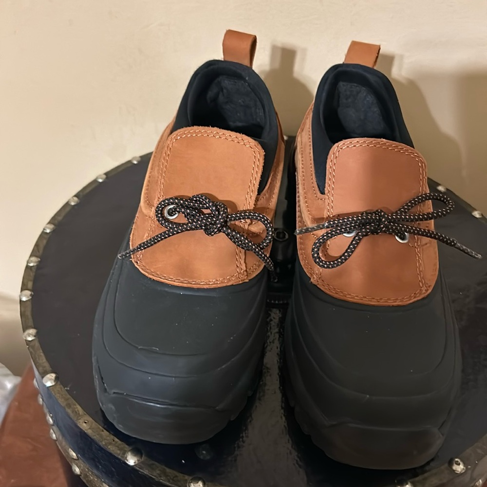 Size 7 lands end shoes only worn once  they are adorable